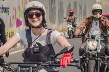 5 Gaya Poppy Sovia saat Riding, Lebih Macho dari Lelaki