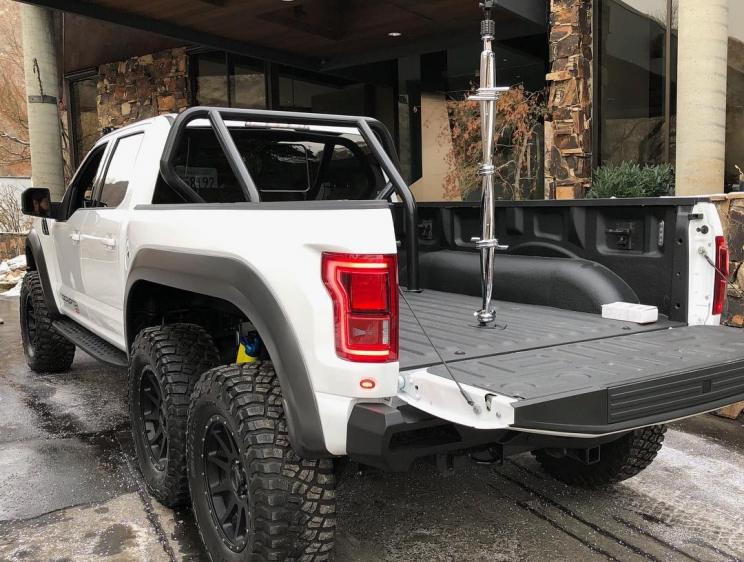 Hennessey VelociRaptor 6x6. (autoevolution)